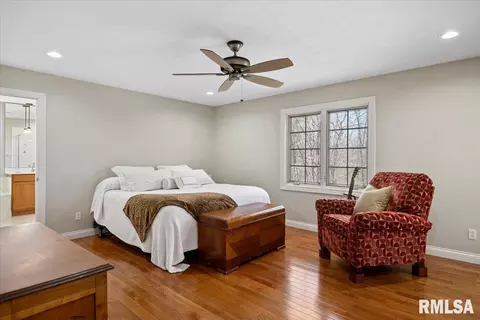 Bedroom - 28360 Quarton Rd, Palmyra, IL 62674 photo 2 of 9
