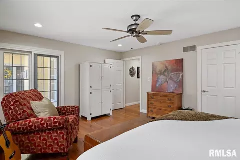 Bedroom - 28360 Quarton Rd, Palmyra, IL 62674 photo 1 of 9