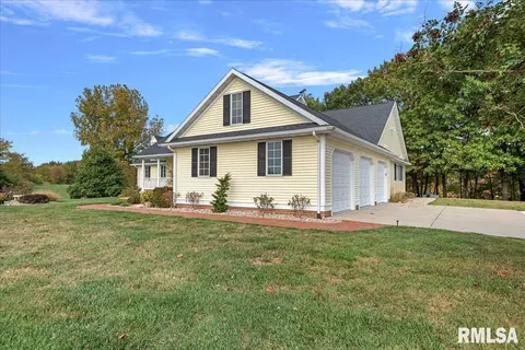 Exterior - 28360 Quarton Rd, Palmyra, IL 62674 photo 4 of 6