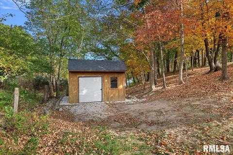 Exterior - 28360 Quarton Rd, Palmyra, IL 62674 photo 5 of 6
