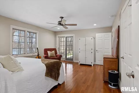 Bedroom - 28360 Quarton Rd, Palmyra, IL 62674 photo 4 of 9