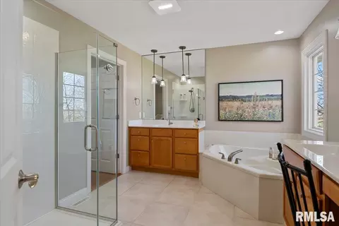 Bath - 28360 Quarton Rd, Palmyra, IL 62674 photo 1 of 6