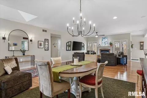 Dining - 28360 Quarton Rd, Palmyra, IL 62674 photo 1 of 6