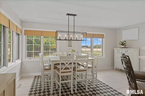 Dining - 28360 Quarton Rd, Palmyra, IL 62674 photo 3 of 6