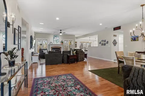Entry Way - 28360 Quarton Rd, Palmyra, IL 62674 photo 1 of 2