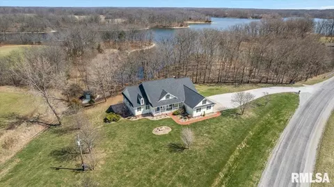 28360 Quarton Rd, Palmyra, IL 62674