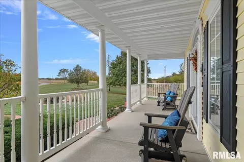 Exterior - 28360 Quarton Rd, Palmyra, IL 62674 photo 2 of 6