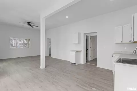 Living - 910 S 2nd St, Springfield, IL 62704 photo 5 of 9