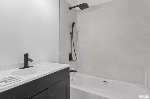 Bath - 910 S 2nd St, Springfield, IL 62704 photo 3 of 4
