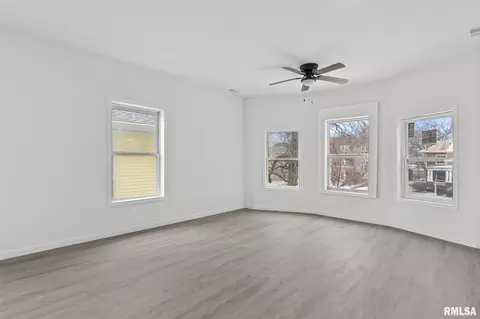 Living - 910 S 2nd St, Springfield, IL 62704 photo 6 of 9