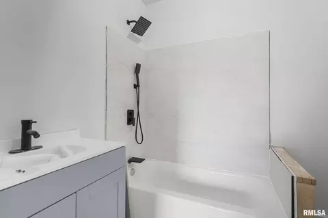 Bath - 910 S 2nd St, Springfield, IL 62704 photo 1 of 4