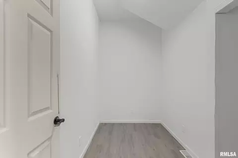 Entry Way - 910 S 2nd St, Springfield, IL 62704 photo 2 of 7