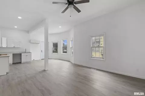 Living - 910 S 2nd St, Springfield, IL 62704 photo 1 of 9