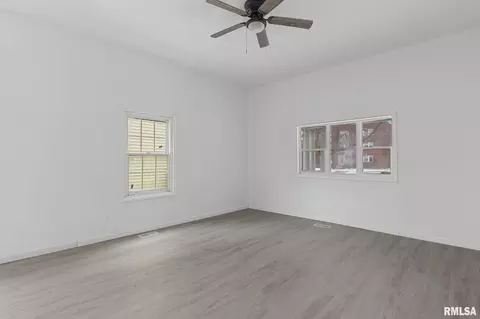 Living - 910 S 2nd St, Springfield, IL 62704 photo 3 of 9