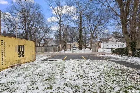 Exterior - 910 S 2nd St, Springfield, IL 62704 photo 6 of 6