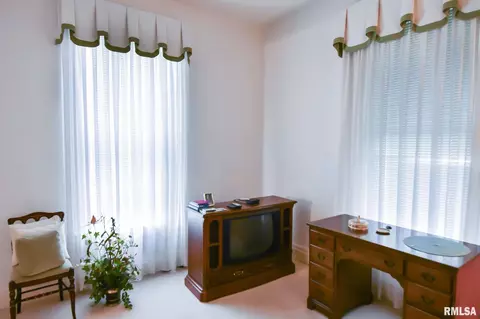 Bedroom - 1109 Osburn Ave, Springfield, IL 62702 photo 1 of 4