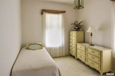 Bedroom - 1109 Osburn Ave, Springfield, IL 62702 photo 4 of 4