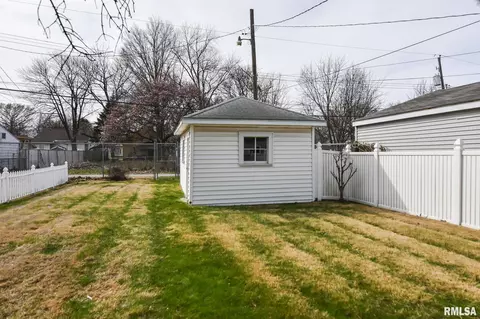Exterior - 1109 Osburn Ave, Springfield, IL 62702 photo 3 of 6
