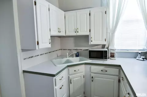 Kitchen - 1109 Osburn Ave, Springfield, IL 62702 photo 2 of 2