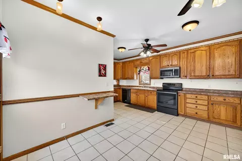 Kitchen - 337 W Chestnut St, Oneida, IL 61467 photo 4 of 4