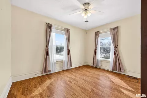 Bedroom - 337 W Chestnut St, Oneida, IL 61467 photo 3 of 5