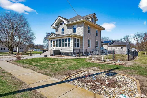 Other - 337 W Chestnut St, Oneida, IL 61467 photo 1 of 19