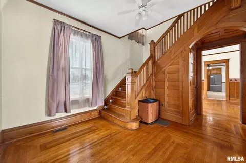 Entry Way - 337 W Chestnut St, Oneida, IL 61467 photo 1 of 4