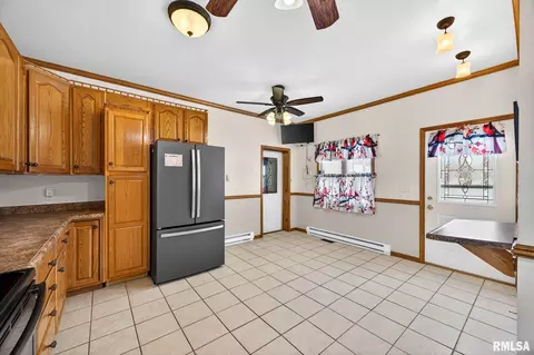 Kitchen - 337 W Chestnut St, Oneida, IL 61467 photo 3 of 4