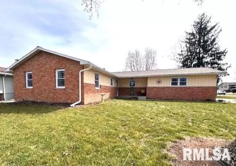 2 Mary Ln, Jacksonville, IL 62650