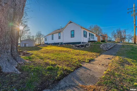 416 S 12th St, Petersburg, IL 62675