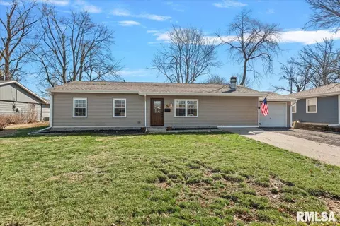 46 Churchill Dr, Chatham, IL 62629