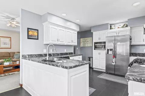 Kitchen - 3924 Old Mill Ln, Springfield, IL 62711 photo 3 of 4
