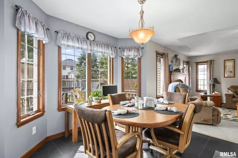 Dining - 3924 Old Mill Ln, Springfield, IL 62711 photo 2 of 4