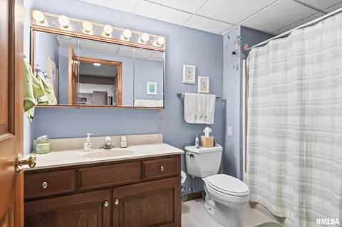 Bath - 3924 Old Mill Ln, Springfield, IL 62711 photo 3 of 4