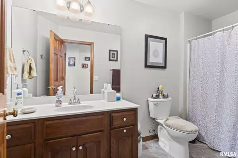 Bath - 3924 Old Mill Ln, Springfield, IL 62711 photo 4 of 4