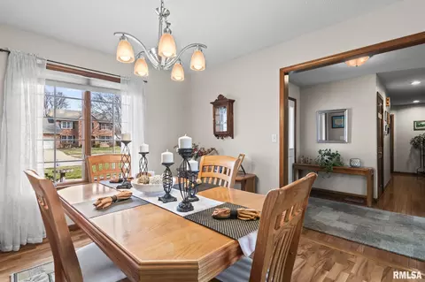 Dining - 3924 Old Mill Ln, Springfield, IL 62711 photo 4 of 4