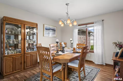 Dining - 3924 Old Mill Ln, Springfield, IL 62711 photo 3 of 4