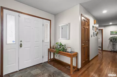 Entry Way - 3924 Old Mill Ln, Springfield, IL 62711 photo 1 of 2