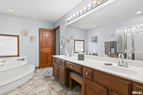 Bath - 3924 Old Mill Ln, Springfield, IL 62711 photo 2 of 4