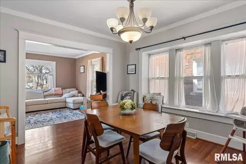 Dining - 624 W Vine St, Springfield, IL 62704 photo 2 of 3