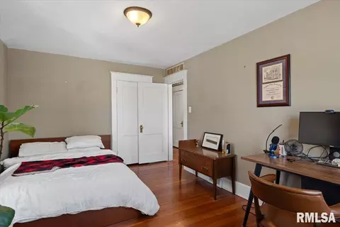 Bedroom - 624 W Vine St, Springfield, IL 62704 photo 4 of 5