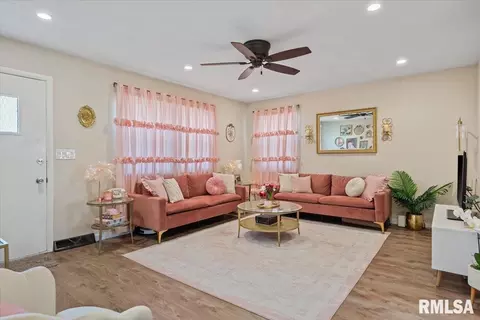 Living - 10 Radcliff Rd, Springfield, IL 62703 photo 1 of 1