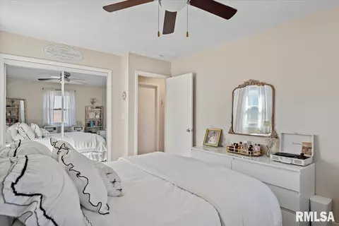 Bedroom - 10 Radcliff Rd, Springfield, IL 62703 photo 3 of 6