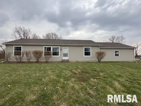 207 W Grand Ave, Modesto, IL 62667