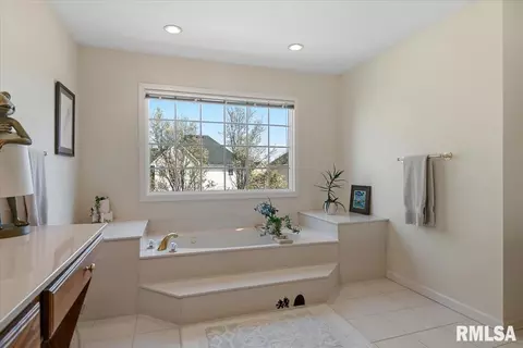 Bath - 2612 Dickens Dr, Springfield, IL 62711 photo 3 of 6