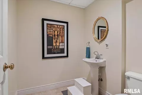 Bath - 2612 Dickens Dr, Springfield, IL 62711 photo 6 of 6