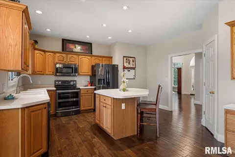 Kitchen - 2612 Dickens Dr, Springfield, IL 62711 photo 4 of 5