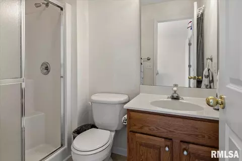 Bath - 2612 Dickens Dr, Springfield, IL 62711 photo 5 of 6