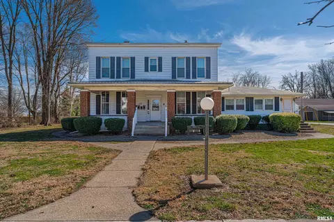 705 E Chestnut St, Mason City, IL 62664