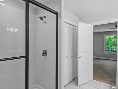 Bath - 1701 Ambleside Dr, Springfield, IL 62711 photo 3 of 5